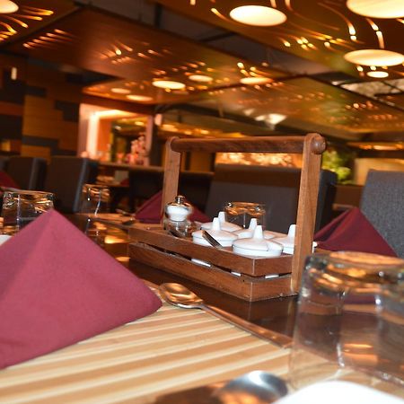 7 Wonders Hotel Gandhinagar Dış mekan fotoğraf