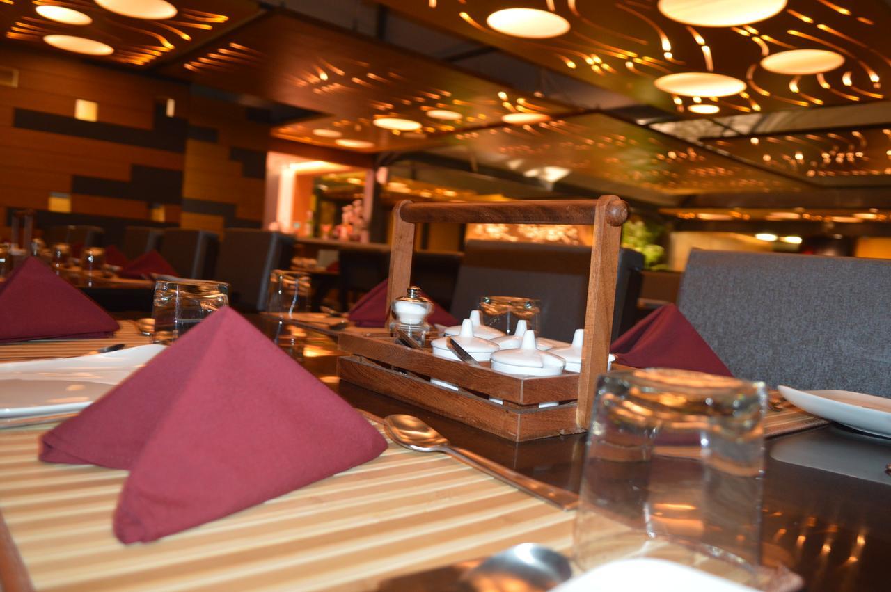 7 Wonders Hotel Gandhinagar Dış mekan fotoğraf